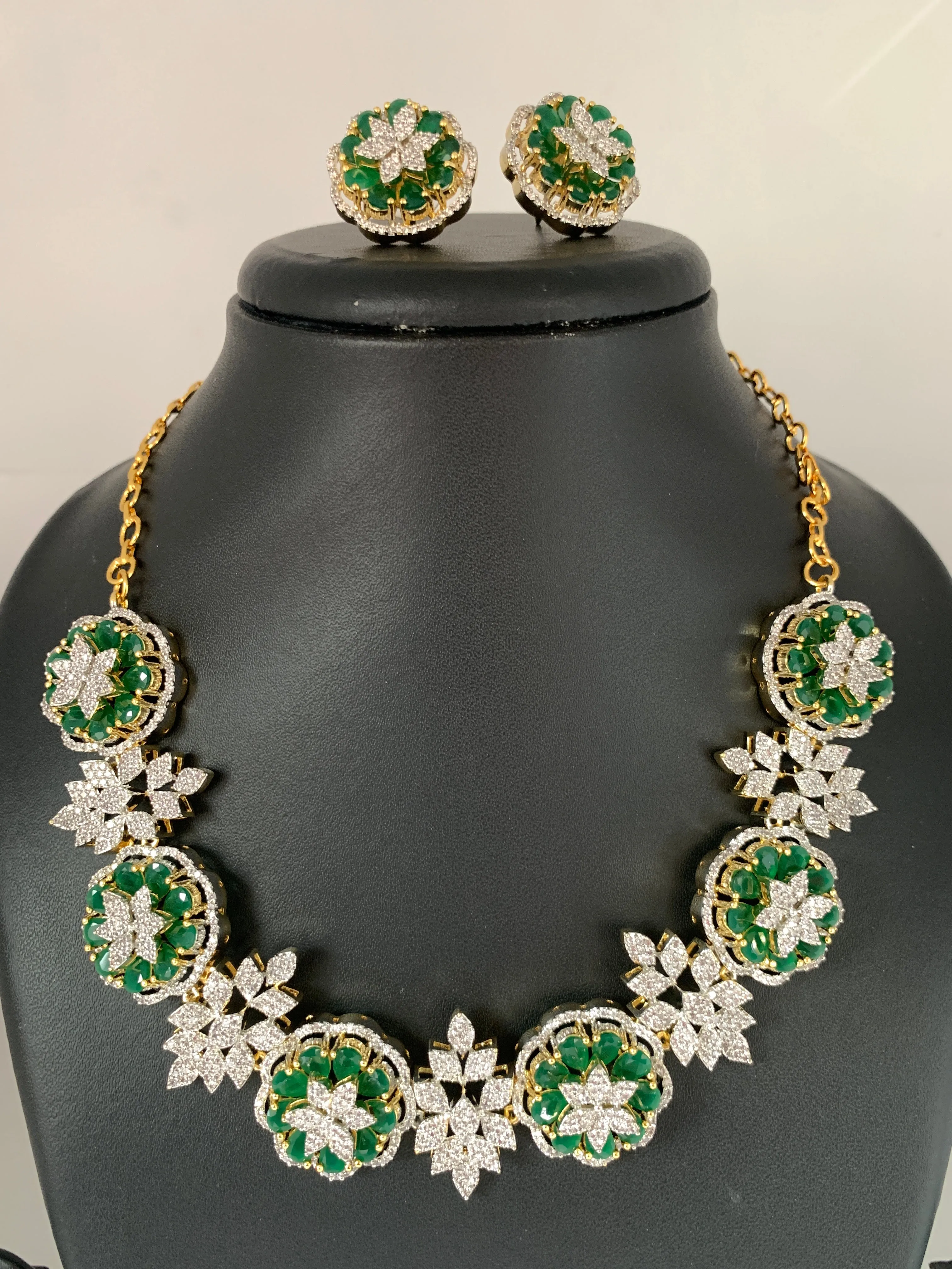AD Emerald Green Stone Floral Links Neckline Short Necklace