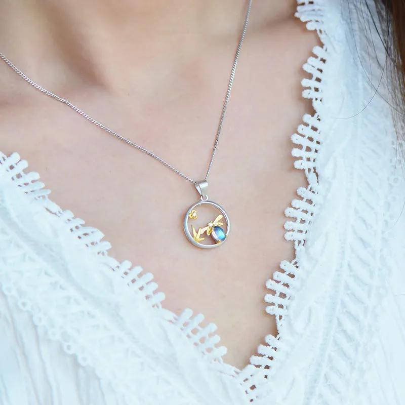 Bee Shaped Ladies Blue Moonstone Crystal Necklace Sterling Silver Pendant Necklace For Women