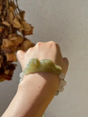 Handwoven Bracelet with a Hand Carved Nephrite Jade Lucky Cat Pendant, 手编和田可爱趴趴招财猫手牌